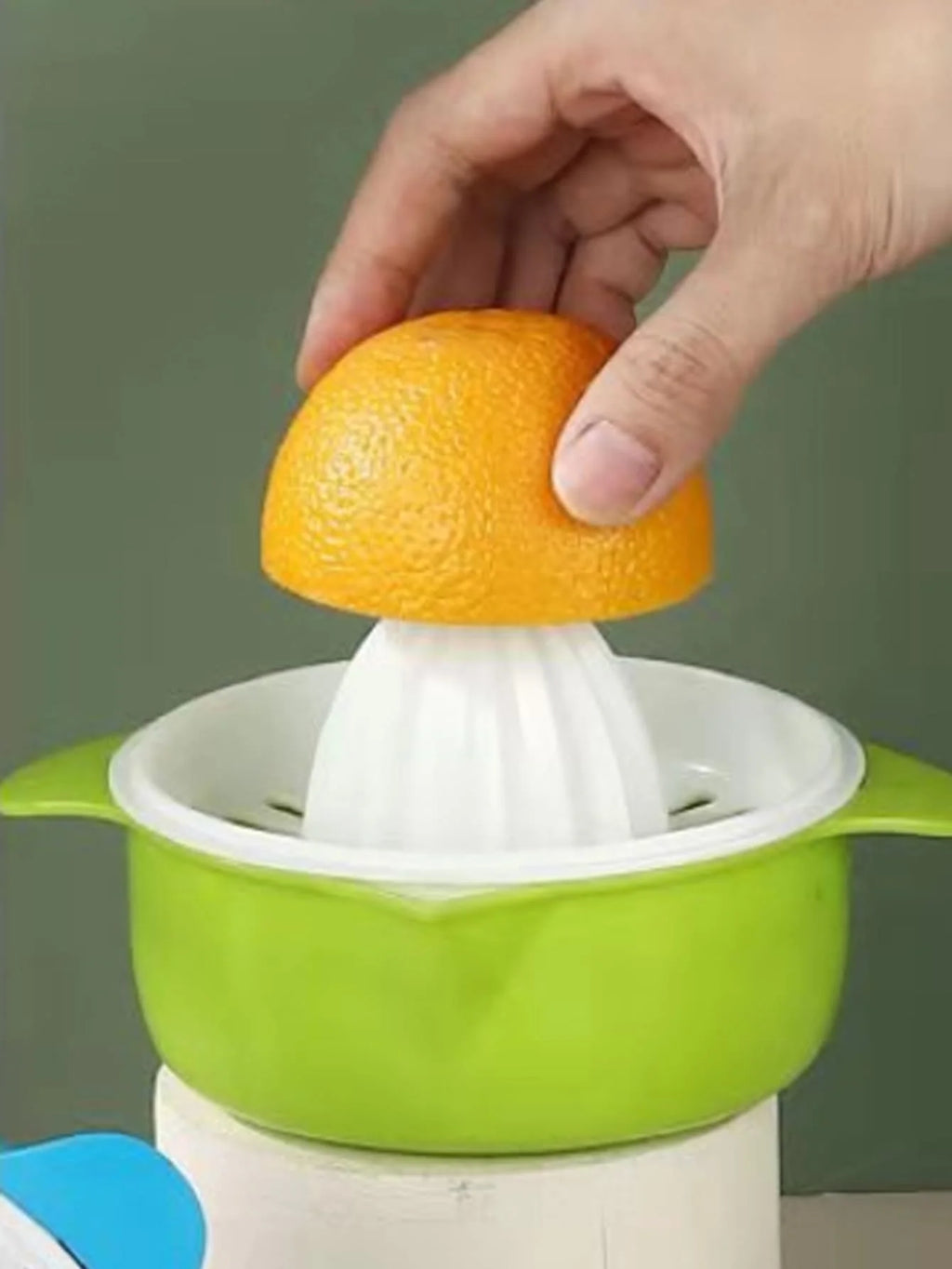 Mini Manual Juicer Fruit Juicer Machine Kitchen Accessories Manual Portable Citrus Juicer Kitchen Tools Plasticr-Color Random ﻿